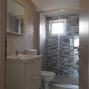 Shower, hair dryer, towels - Endless Horizont - Studio Apartment With Balcony (Razanac)