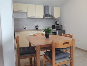 Dining - Endless Horizont - Studio Apartment With Balcony (Razanac)