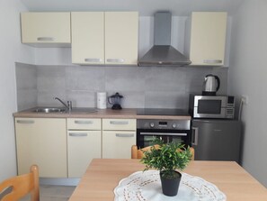 雪櫃、焗爐、爐具、廚房用具/餐具/器皿