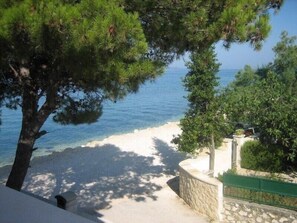 On the beach - Veseli- two bedroom apartment with balcony-by the sea (Bibinje)