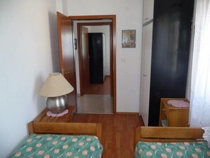 2 bedrooms, Internet, bed sheets - Veseli- two bedroom apartment with balcony-by the sea (Bibinje)