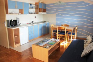 Interior - Petra i Karlo- Comfort One Bedroom Apartment with balcony and Sea View (Turanj)