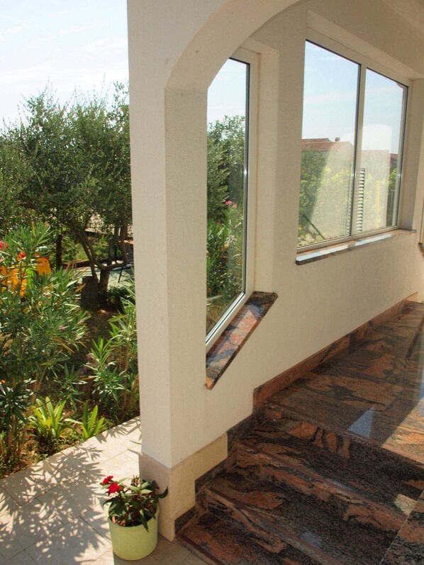 Interior - Ana Guest House - Double room (Nin)