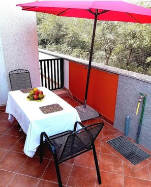 Outdoor dining - Ana Guest House - Studio with private balcony (Nin)
