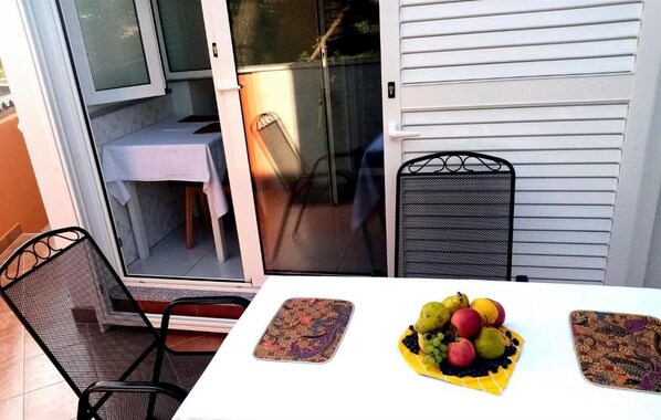 Outdoor dining - Ana Guest House - Studio with private balcony (Nin)