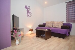 1 bedroom, internet, bed sheets