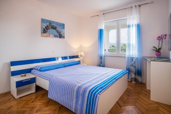 1 bedroom, internet, bed sheets, wheelchair access