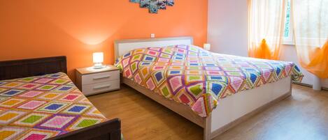 1 室のベッドルーム、デスク、WiFi、ベッドシーツ