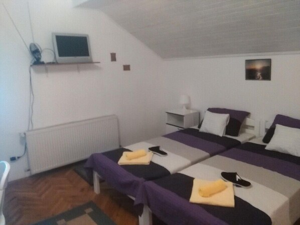 2 室のベッドルーム、インターネット、ベッドシーツ