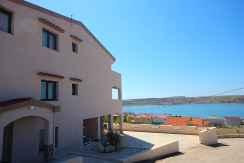 Njaco - Two Bedroom Apartment with Balcony and Sea View
