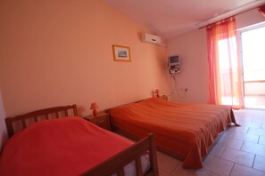 1 bedroom, WiFi, bed sheets - Njaco - Traditional One Bedroom Apartment with Balcony and Sea View (Razanac)