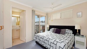 3 bedrooms, bed sheets - Kookaburra Court U6 with Stunning Panoramic Views (Caloundra)