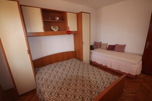 3 bedrooms, WiFi, bed sheets
