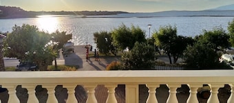 Apartments Branko - Comfort Studio Apartment with Balcony and Sea View (A3)