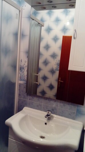 Hair dryer, towels