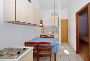 Dining - Apartments Suzana - Two Bedroom Apartment with Balcony (Bibinje)