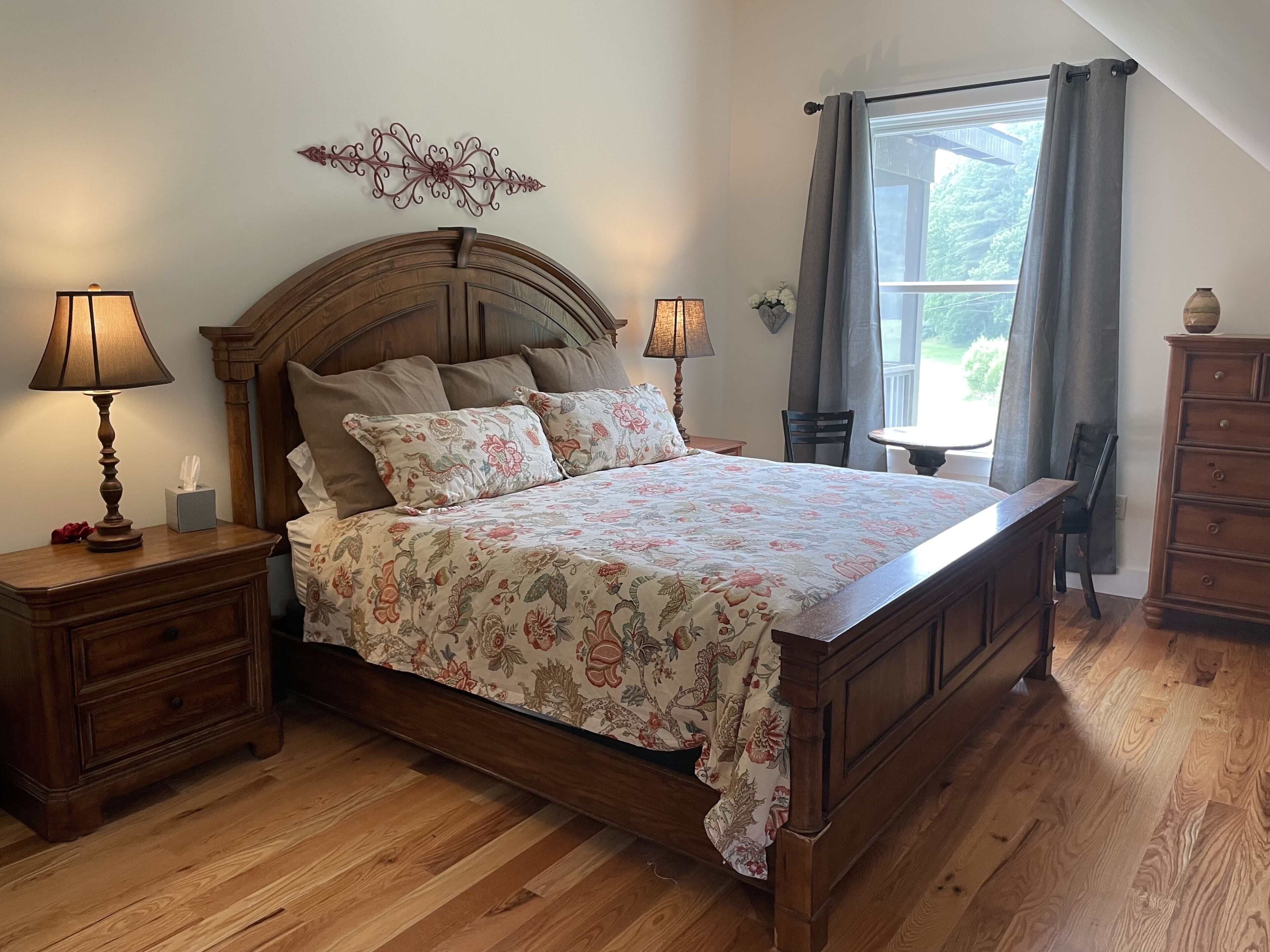 4 bedrooms, desk, iron/ironing board, free WiFi