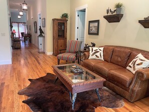 Smart TV, books - Great for Groups! Riverside farm stay with Trout fishing (Pisgah Forest)