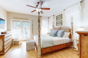 5 bedrooms, iron/ironing board, Internet, bed sheets