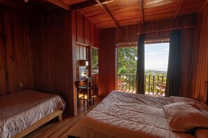 ห้องดีลักซ์, เตียงใหญ่ 2 เตียง, 2 ห้องน้ำ, วิวทะเล | เครื่องนอนระดับพรีเมียม, ผ้านวมขนเป็ด, ตู้นิรภัยในห้องพัก, Wi-Fi ฟรี