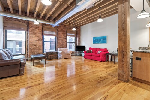 A Downtown Loft 2 Bedroom!