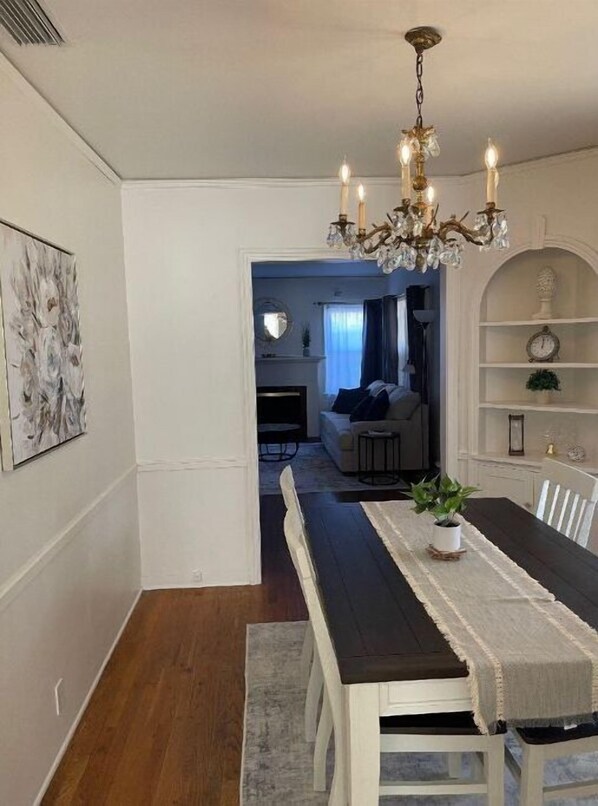 Dining - Towers Heart (Fresno)