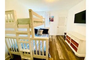 2 bedrooms, iron/ironing board, WiFi, bed sheets