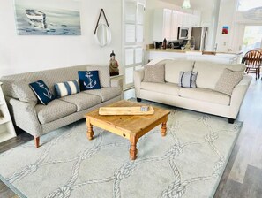 Smart TV, books, stereo, printers - Hip Nautic (B) - All Around Fun (Murrells Inlet)