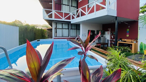 Outdoor pool - Hotel Adventure Lodge Jaco Beach (Jacó)