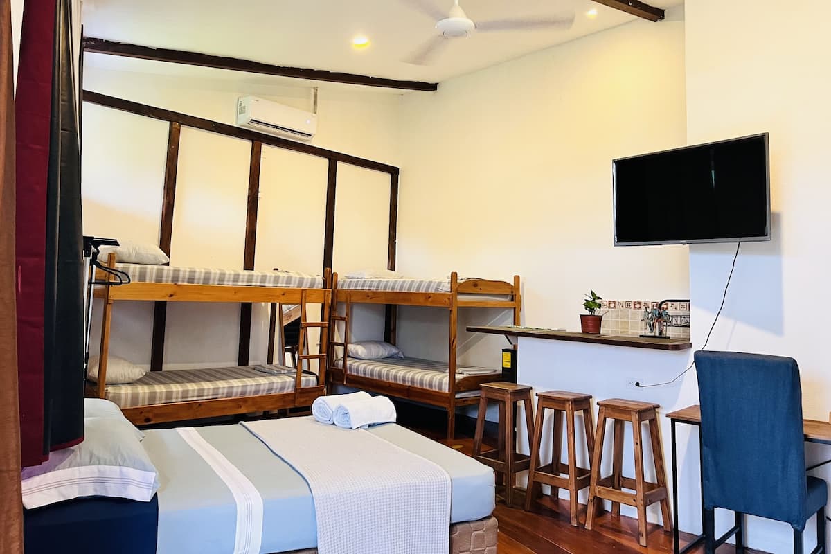 Family Room, Multiple Beds, Kitchen, Mountain View