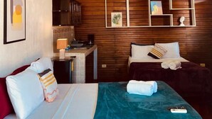 Deluxe Quadruple Room, 2 Double Beds | Blackout drapes, WiFi (free), bed sheets - Hotel Adventure Lodge Jaco Beach (Jacó)