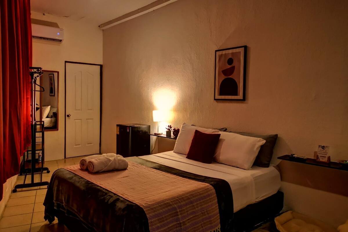 Chambre Double Deluxe, 1 très grand lit | Rideaux occultants, Wi-Fi gratuit, draps fournis
