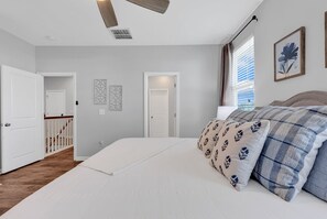 3 soverom, strykejern/-brett, reiseseng for barn og wi-fi (inkludert)