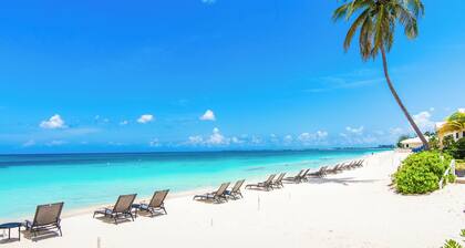 Famous 7-Mile Beach Retreat - Stunning Views & Summer Savings!