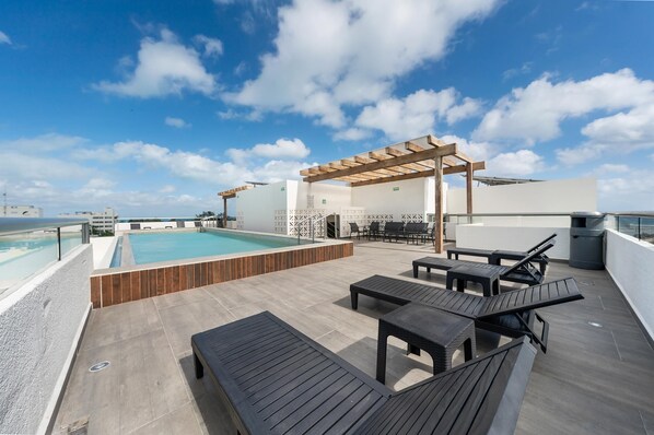 Infinity-Pool, Pool auf dem Dach