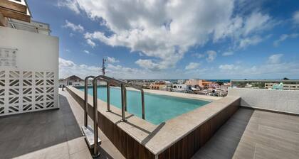 Prime Location. 1 BR w/ Ocean View Infinity Pool