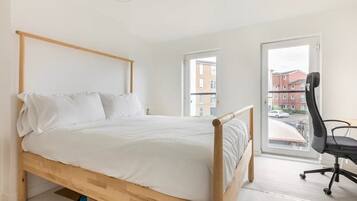 4 bedrooms, desk, iron/ironing board, travel cot