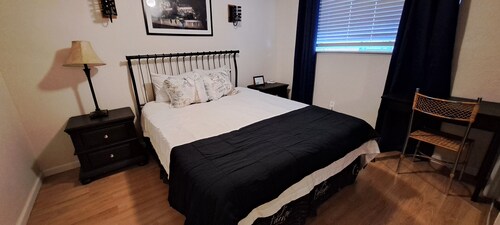 Cozy Downtown Apartment