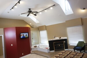 Escritorio, wifi gratis y ropa de cama 