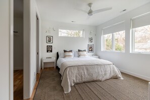 3 bedrooms, iron/ironing board, travel cot, WiFi - Modernist Masterpiece: 'Simply the Best' (Durham)