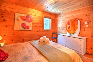 5 bedrooms, iron/ironing board, WiFi, bed sheets