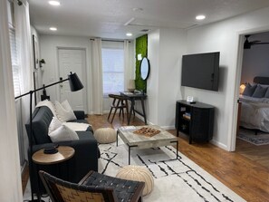 1 slaapkamer, een bureau, een strijkplank/strijkijzer, gratis wifi