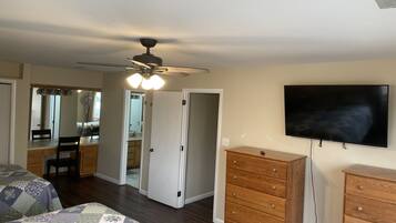 4 bedrooms, iron/ironing board, free WiFi, bed sheets