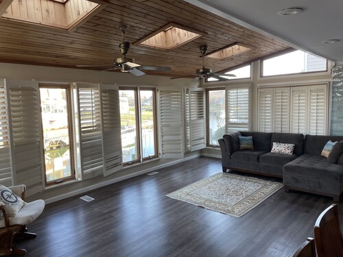 Spacious & comfortable Home, water access near Beach, restaurants & Hampton Univ