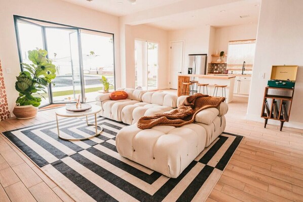 Fernseher, Kamin, Videospiele, Stereoanlage