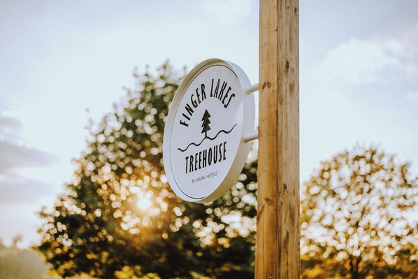 A sign for 'Finger Lakes Treehouse' by Maxam Hotels. - Finger Lakes Treehouse & Spa (Sodus)
