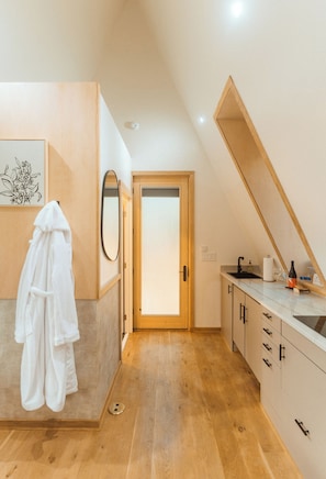 1 bedroom, individually decorated, individually furnished
