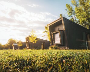 Individually decorated, individually furnished, laptop workspace - Finger Lakes Treehouse & Spa (Sodus)