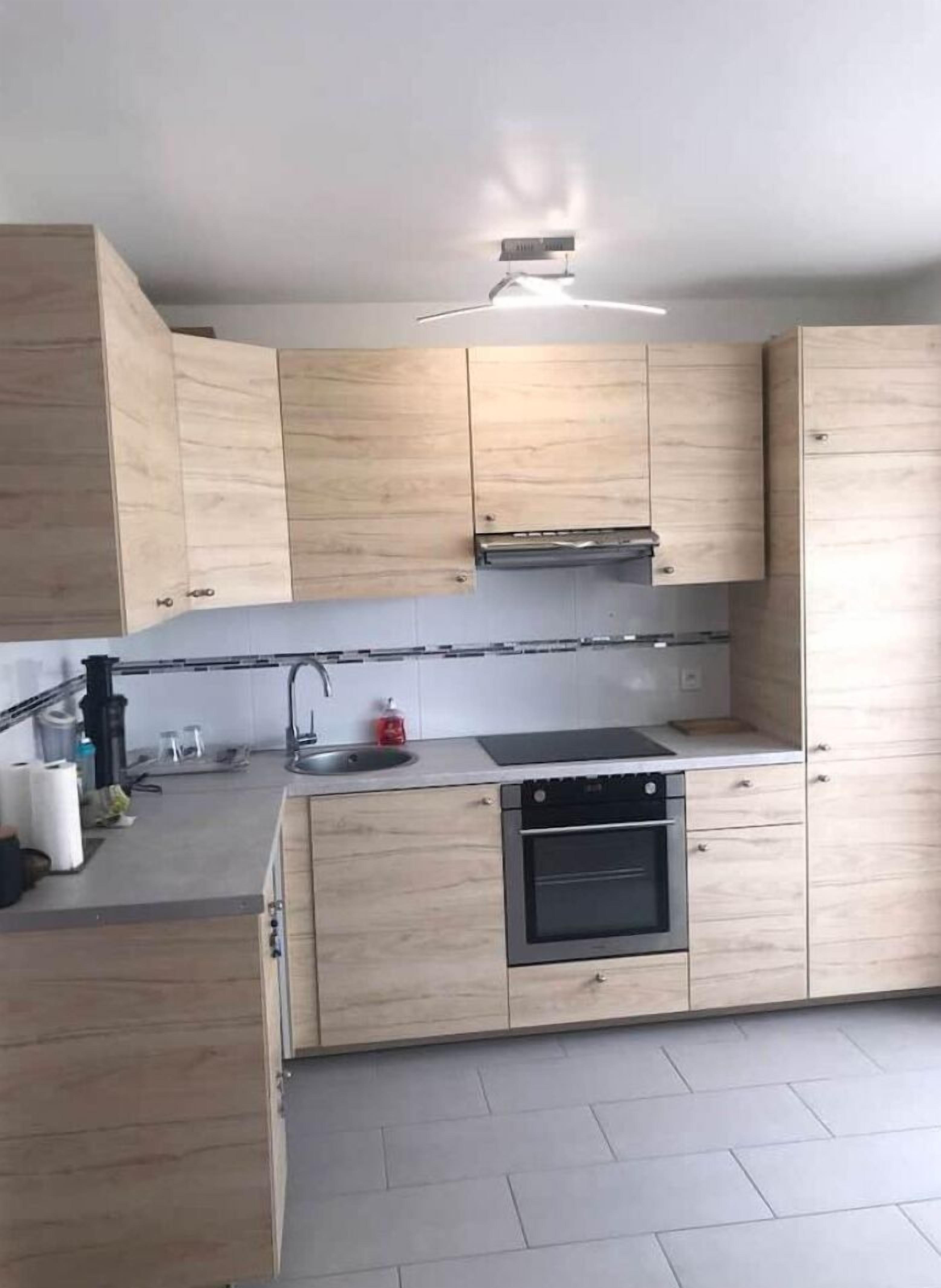 Kühlschrank, Ofen, Herdplatte, Wasserkocher