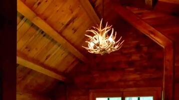 3 bedrooms, desk, free WiFi, bed sheets